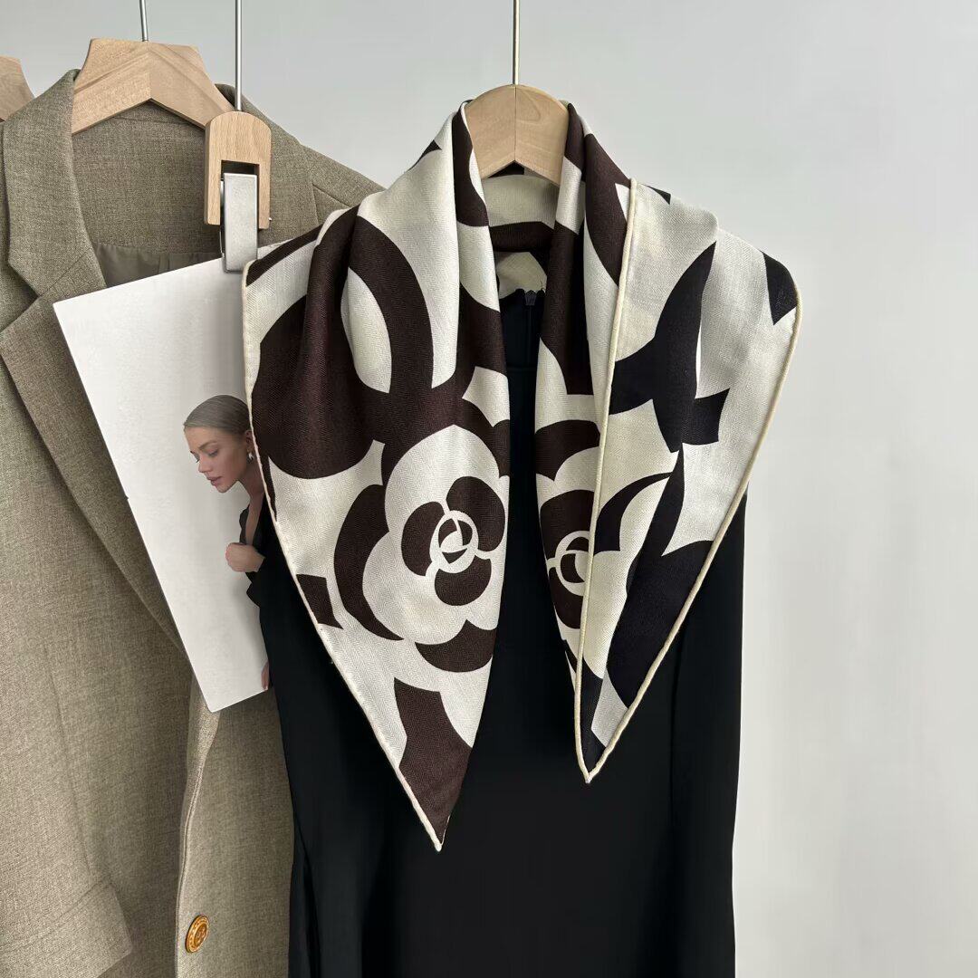 武士盔甲真丝羊毛围巾轻奢感65方巾丝巾老钱风丝毛披肩女外搭