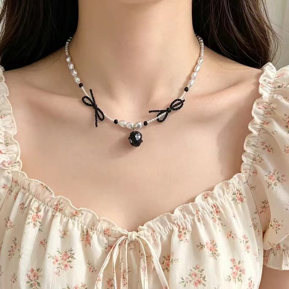 奶油甜美白色珍珠黑色蝴蝶结项链优雅温柔淑女少女感锁骨链颈链