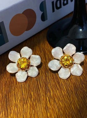 法式浪漫优雅镶钻白色花朵耳钉森系田园风清新少女感时尚耳环耳饰