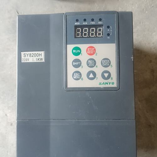 出售SANYE变频器SY8200H-2S1R5G，1.5KW--议价商品