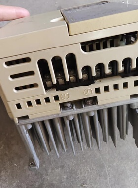 安川变频器V1000系列CIMR-VB4A0011BBA，3--议价商品