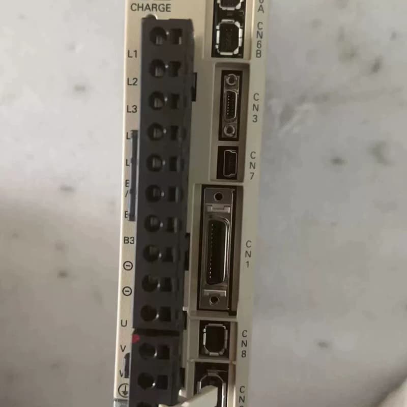 二手安川伺服驱动器 SGDV-1R6A21AY817AA--议价商品