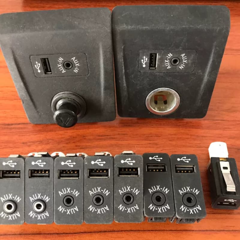 宝马 USB插头 双AUX高配版原厂USB/AUX-IN插头--议价商品