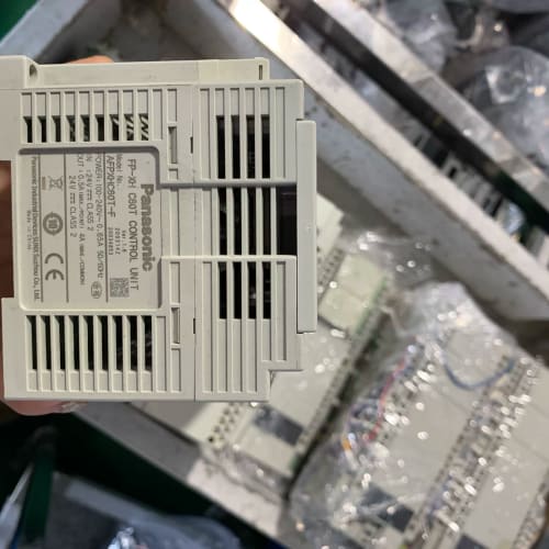 出售松下PLC，型号FP-XH C60T，成色轻微使用痕迹。--议价商品