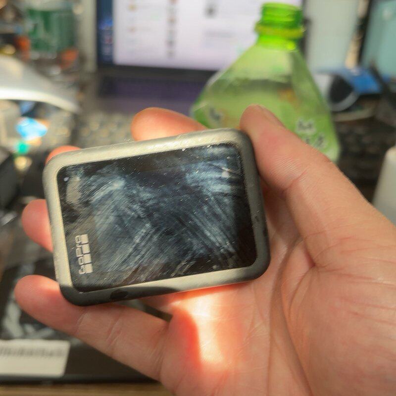 Gopro hero8小屏幕碎，大屏幕有道划伤，插线无反应，--议价商品