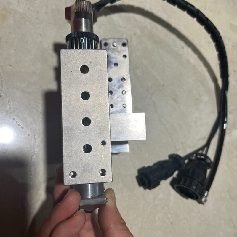 ,实物拍摄,成色漂亮。铝合金材质,带调节旋钮,接口--议价商品