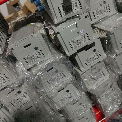 三菱PLC FX5U-80MR/ES，原装拆机！功能正常！成--议价商品