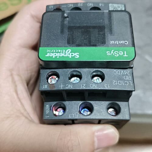 接触器LC1D12BDC 95新。装柜后拆下，包好--议价商品