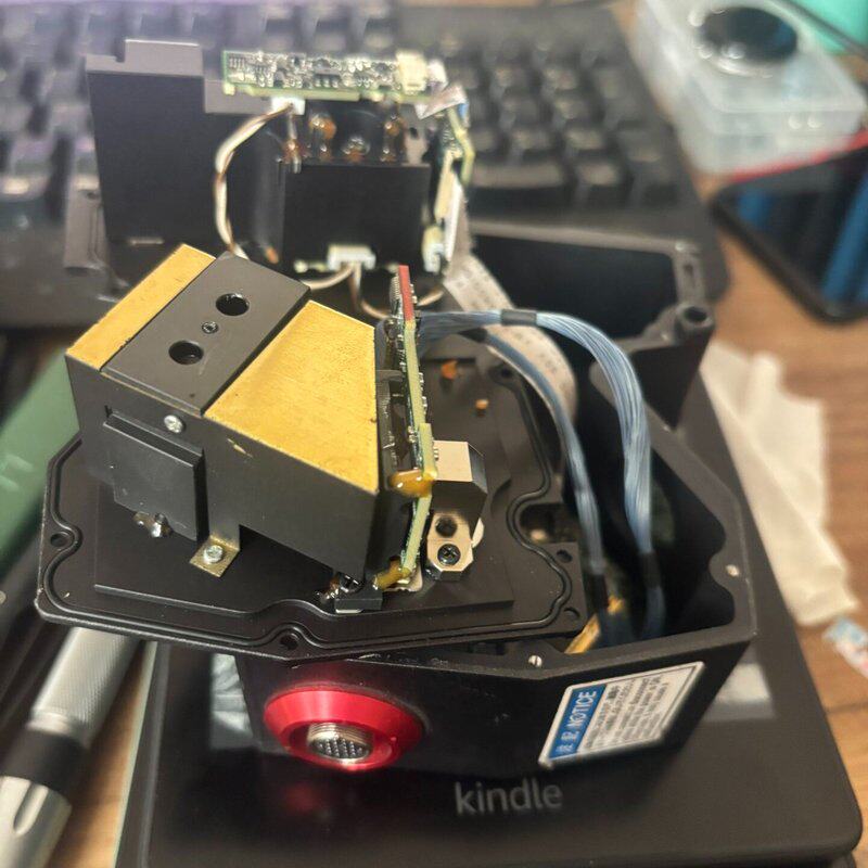 基恩士lj-v7060 摇起来有响动 拆开看是图二那里松了,--议价商品