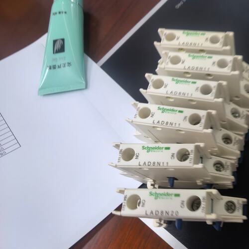 施耐德辅助触点LAD8N11/LAD8N20，原装正品，型号--议价商品