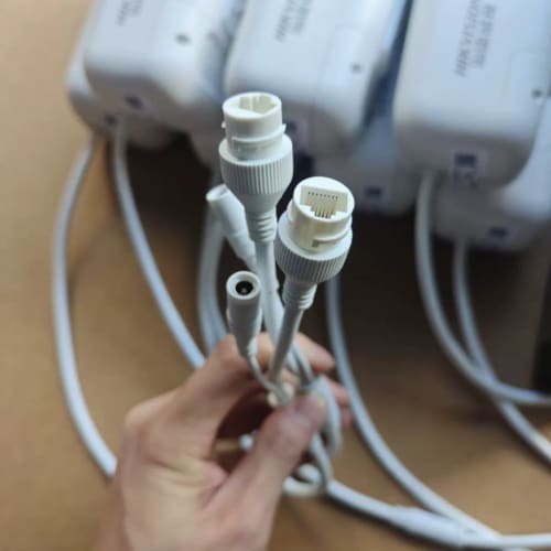 出一套9成新400万海康威视，双光全彩带语音，带对讲，8路监--议