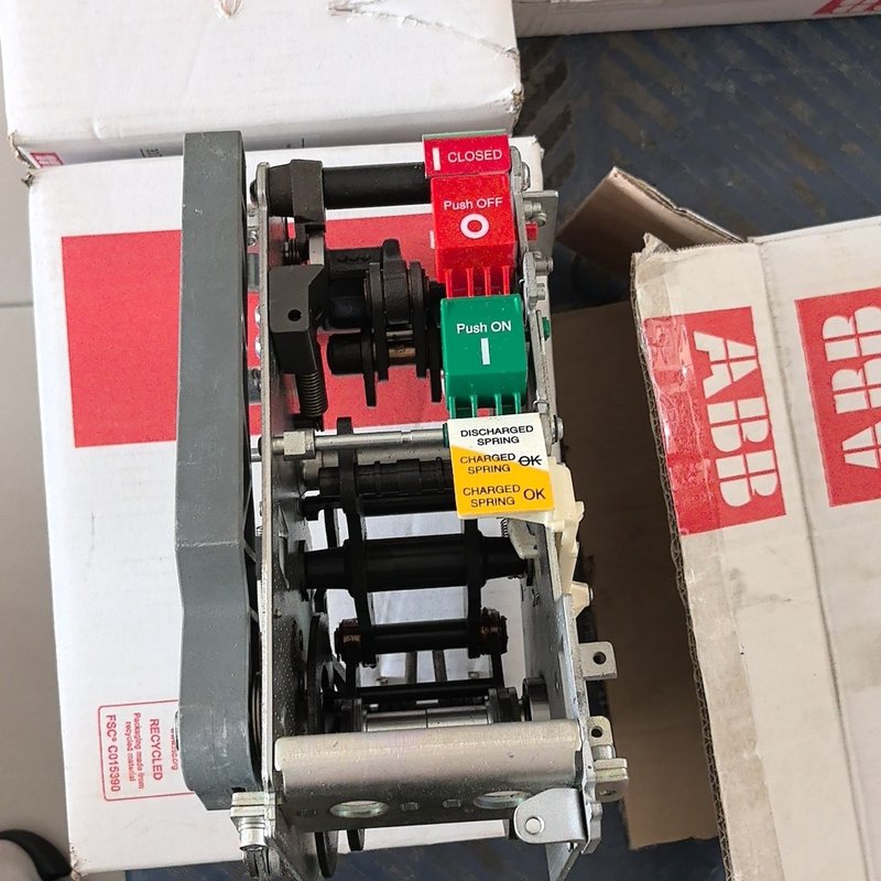 ABB框架断路器储能机构 UXAB100360000--议价商品