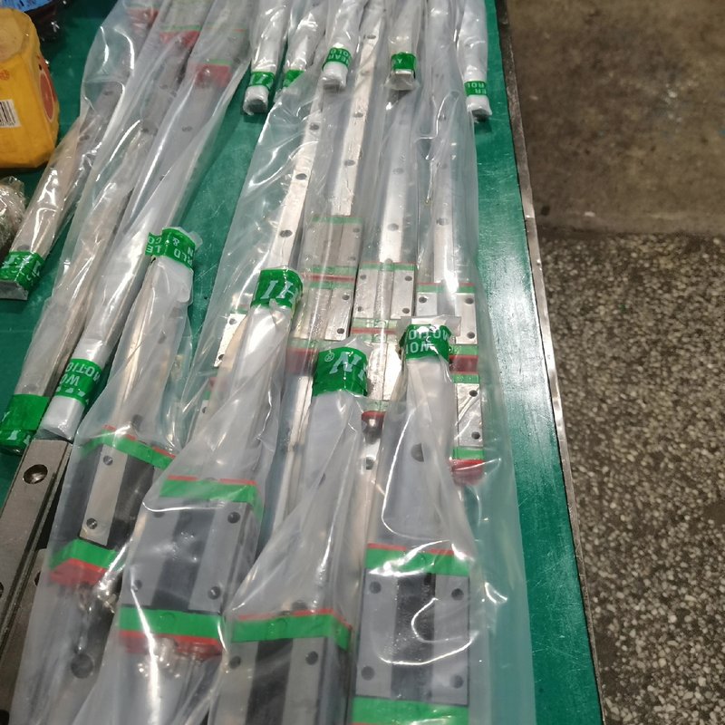 上银,HGH20CA,1760长配2个滑块,4套,900元--议价商品