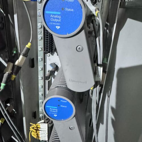 霍尼韦尔模拟输出卡件，型号CC-PAOX01，美国原装。--议价商品