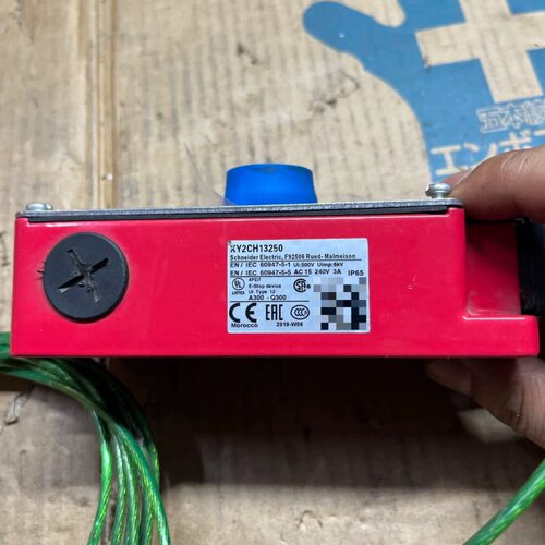 XY2CH13250施耐德急停拉线开关--议价商品