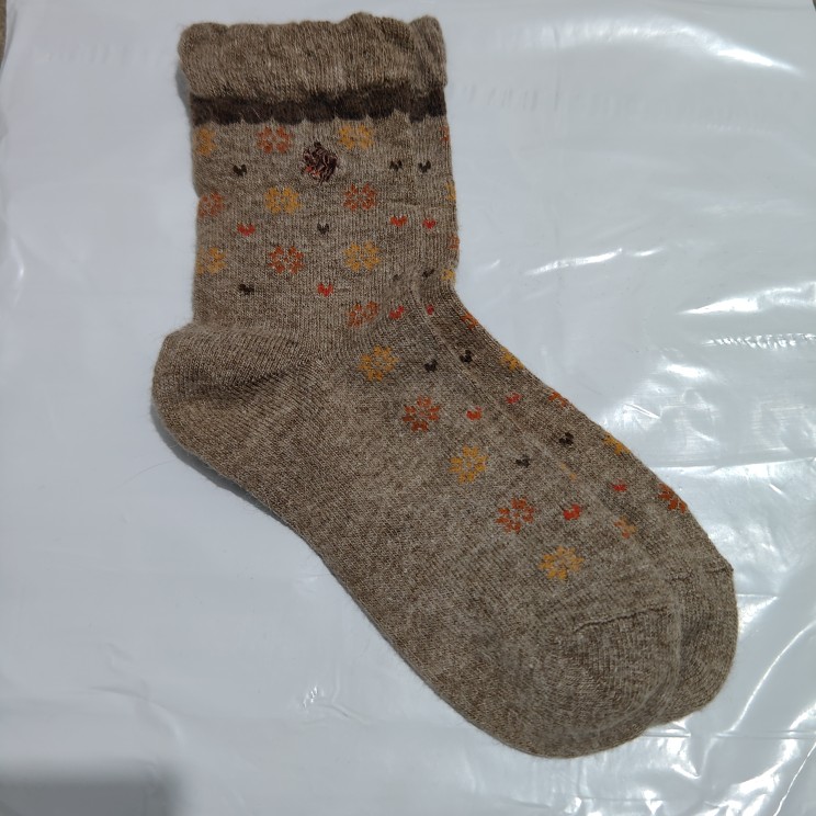 咖啡色羊毛女袜花边松口袜刺绣日本订单冬季保暖袜雪花纹