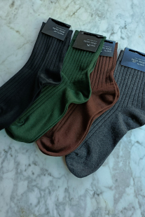 青岛外贸男士 吸汗 双针粗竖条纹军绿色黑色除臭中筒袜秋冬款