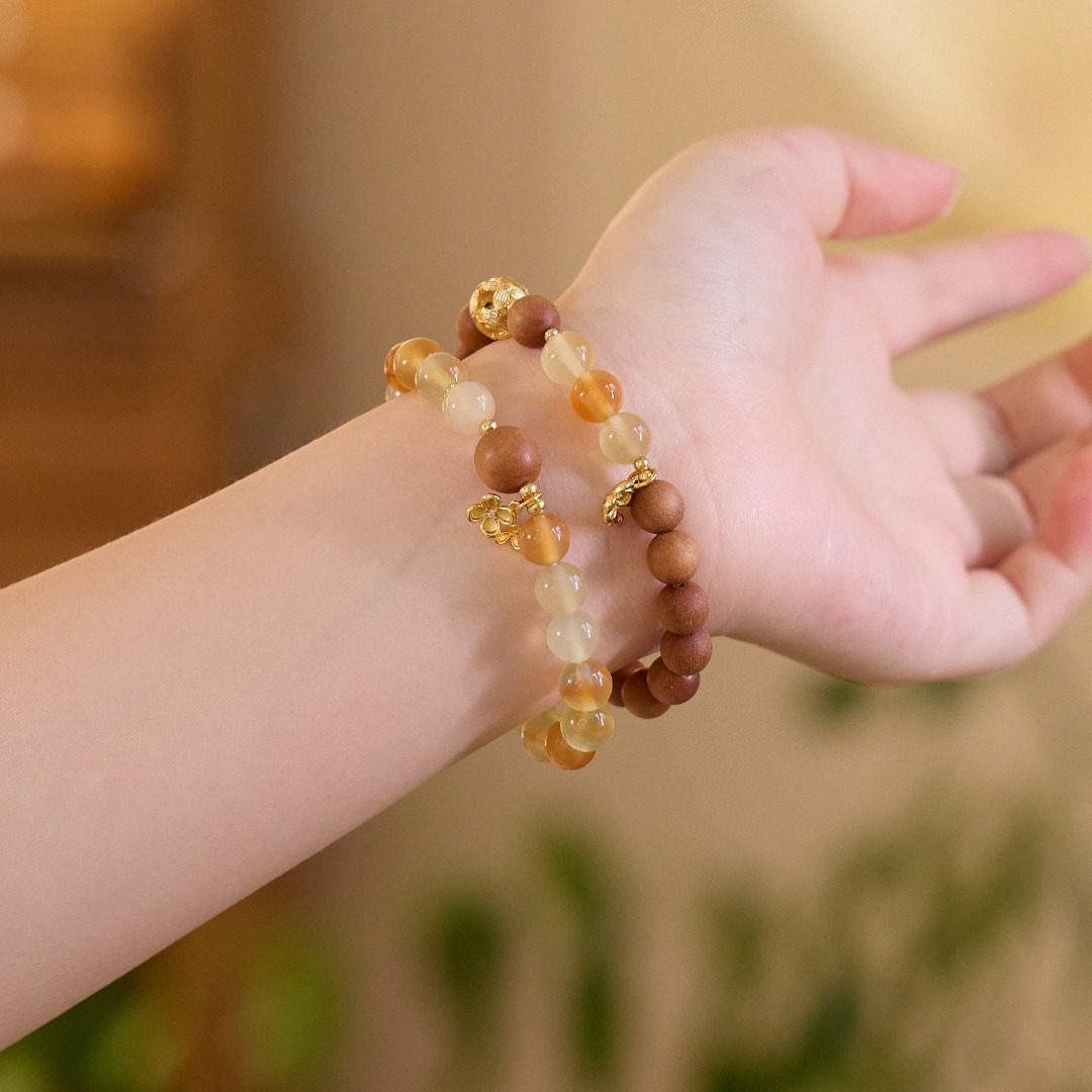 天然金桔柠檬玛瑙手链女奶香芭比檀木有钱花叠戴手串闺蜜礼物批发