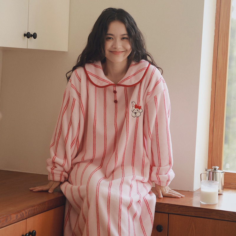 日系新款野兽家居服女款法兰卡通可爱娃娃领睡袍秋冬季可外穿睡衣