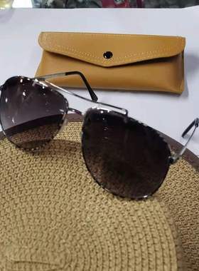 大脸细框偏光太阳镜