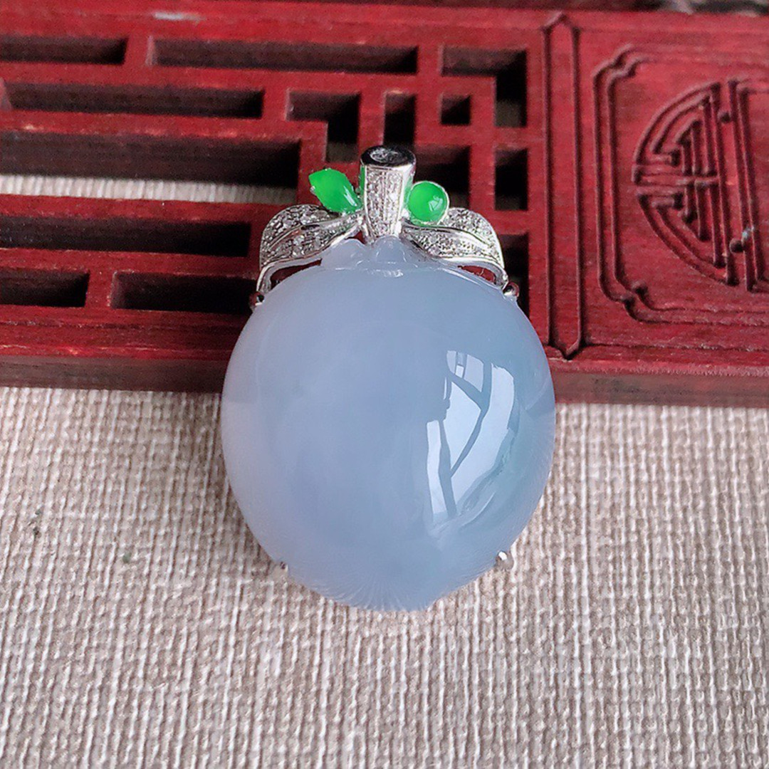 缅甸天然A货玉石翡翠 老坑冰种 手工精雕 18K金伴钻镶嵌寿桃吊坠