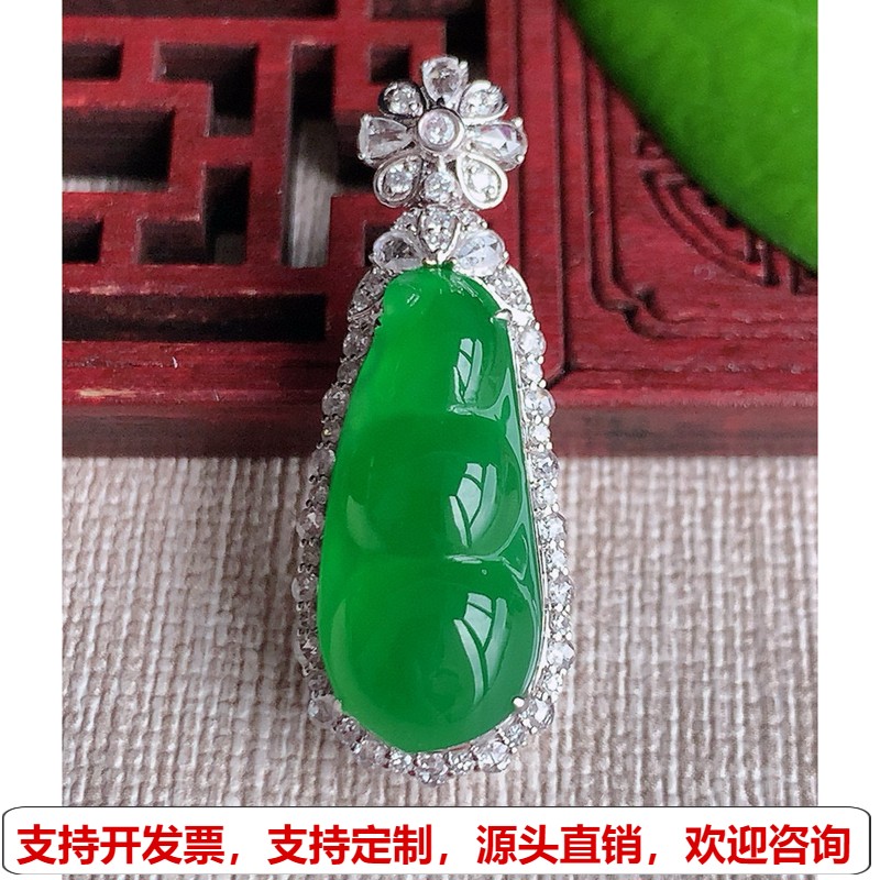 缅甸天然A货玉石翡翠 老坑冰种18K金伴钻镶嵌阳绿四季豆福豆吊坠