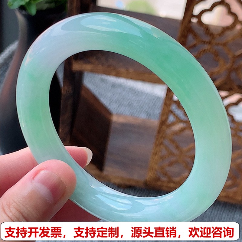 缅甸A货天然翡翠 老坑冰种飘绿圆条手镯58-59圈口 完美