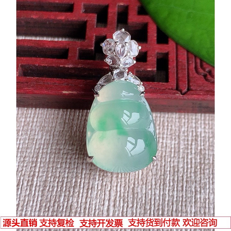 缅甸天然A货玉石翡翠 老坑冰种18K金伴钻镶嵌飘绿四季豆福豆吊坠