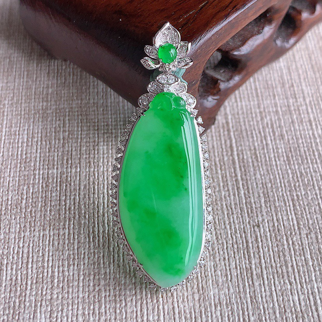 缅甸天然A货玉石翡翠 老坑冰种 手工精雕 18K金镶飘阳绿福瓜吊坠