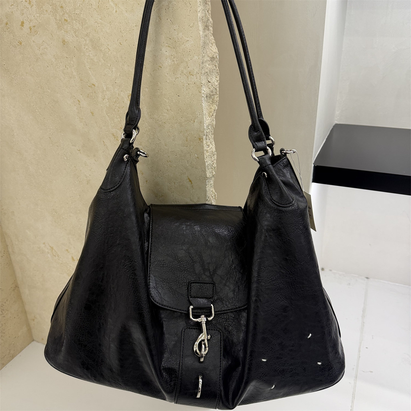 2025新款韩系小众软皮复古翻盖金属锁扣手提斜挎单肩包托特包