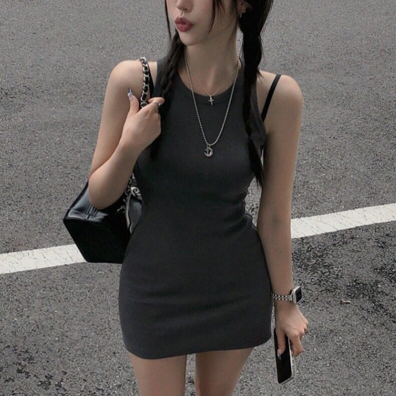 灰色吊带连衣裙女夏季2026新款收腰显瘦包臀裙性感气质短款背心裙图片