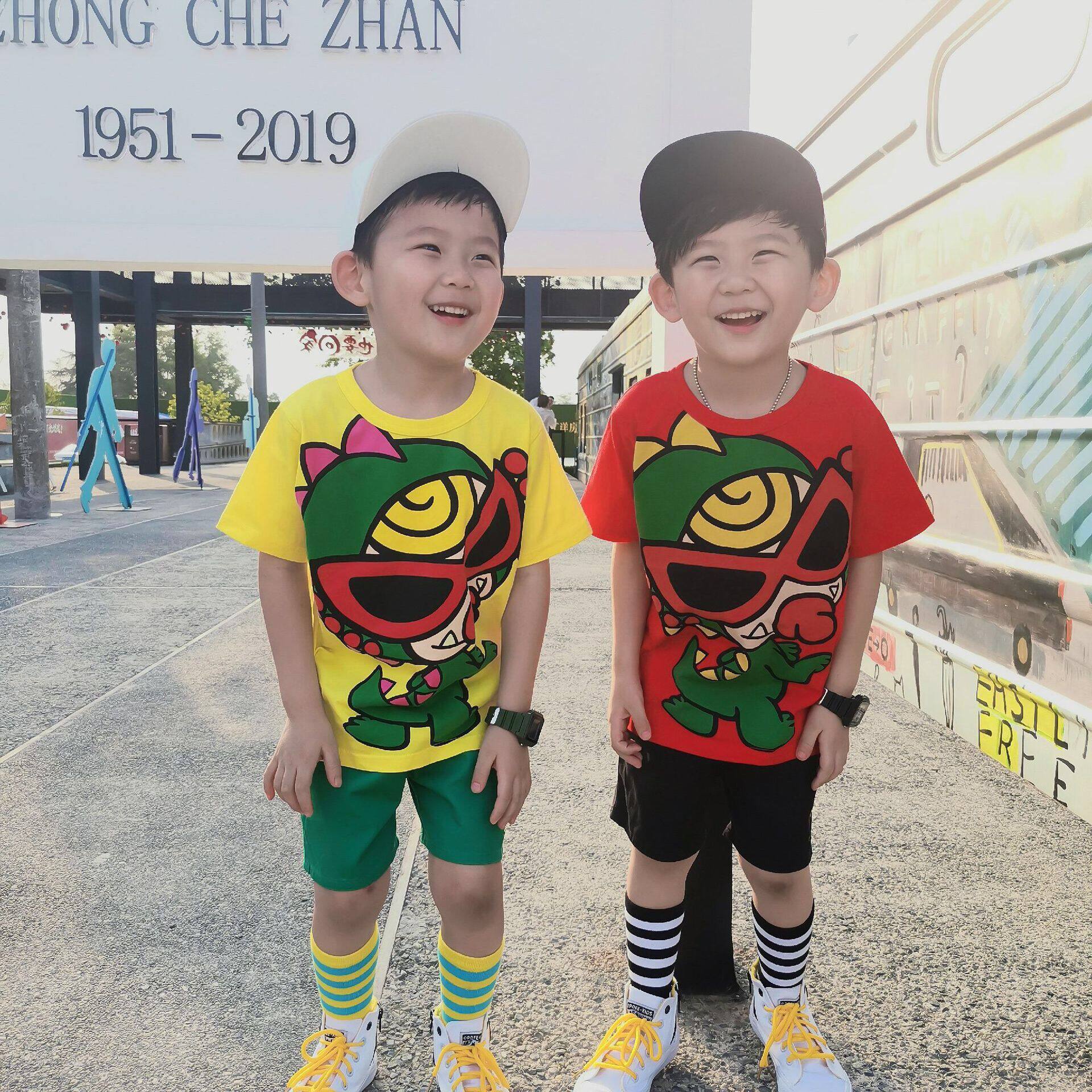 夏季新款潮牌童装黑超儿童恐龙短袖T恤男女童宝宝奶嘴印花上衣