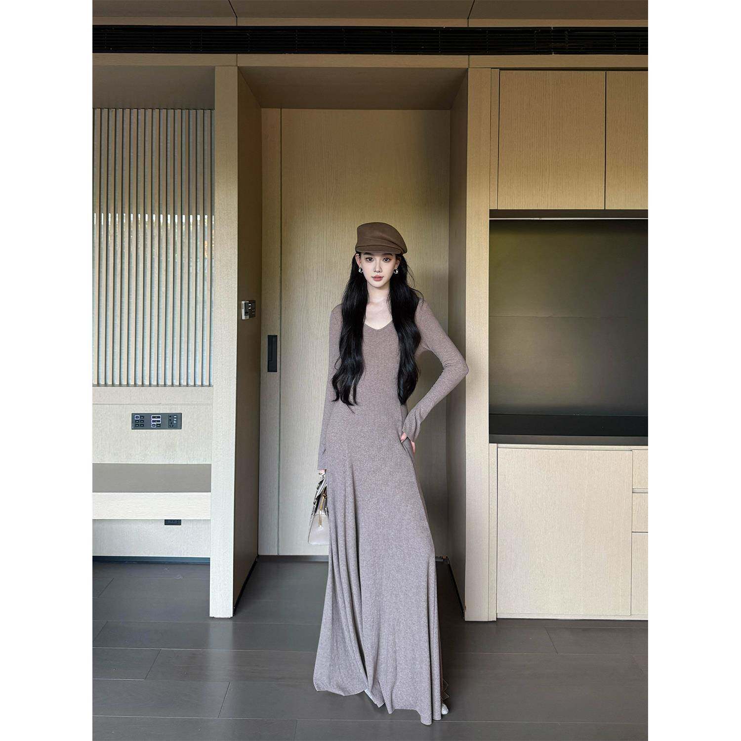 有洧Youwei巨好看的早秋连衣裙女长袖2025新款秋季长款针织长裙子