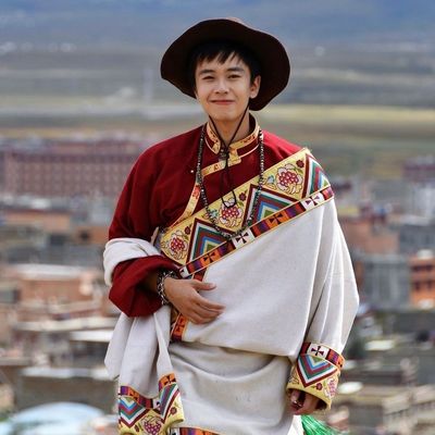 新款藏服男装贵族藏袍西藏旅拍少数民族藏族写真舞蹈服装藏式男款