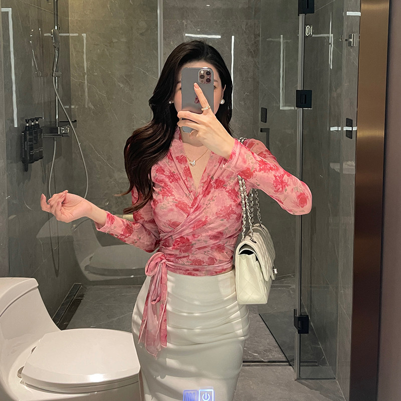 【绯红夏日】玫瑰印花上衣女夏冰丝网纱交叉V领绑带收腰显瘦小衫