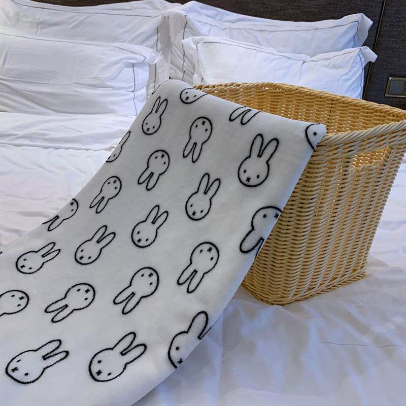 薄毛毯床单黑白兔婴儿小被子双人春秋薄款新生儿盖毯宝宝推车毯子|ruв категории постельные принадлежности, досуг одеяло/одеяло/одеяло - от Buy2taobao.com для оказания профессиональной услуги покупки агента Taobao
