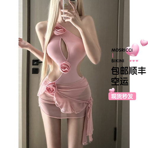 粉色超嫩的连体泳衣带裙