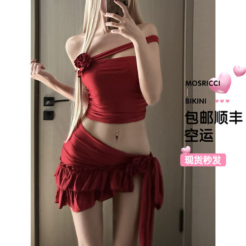 显白红色套装分体泳衣