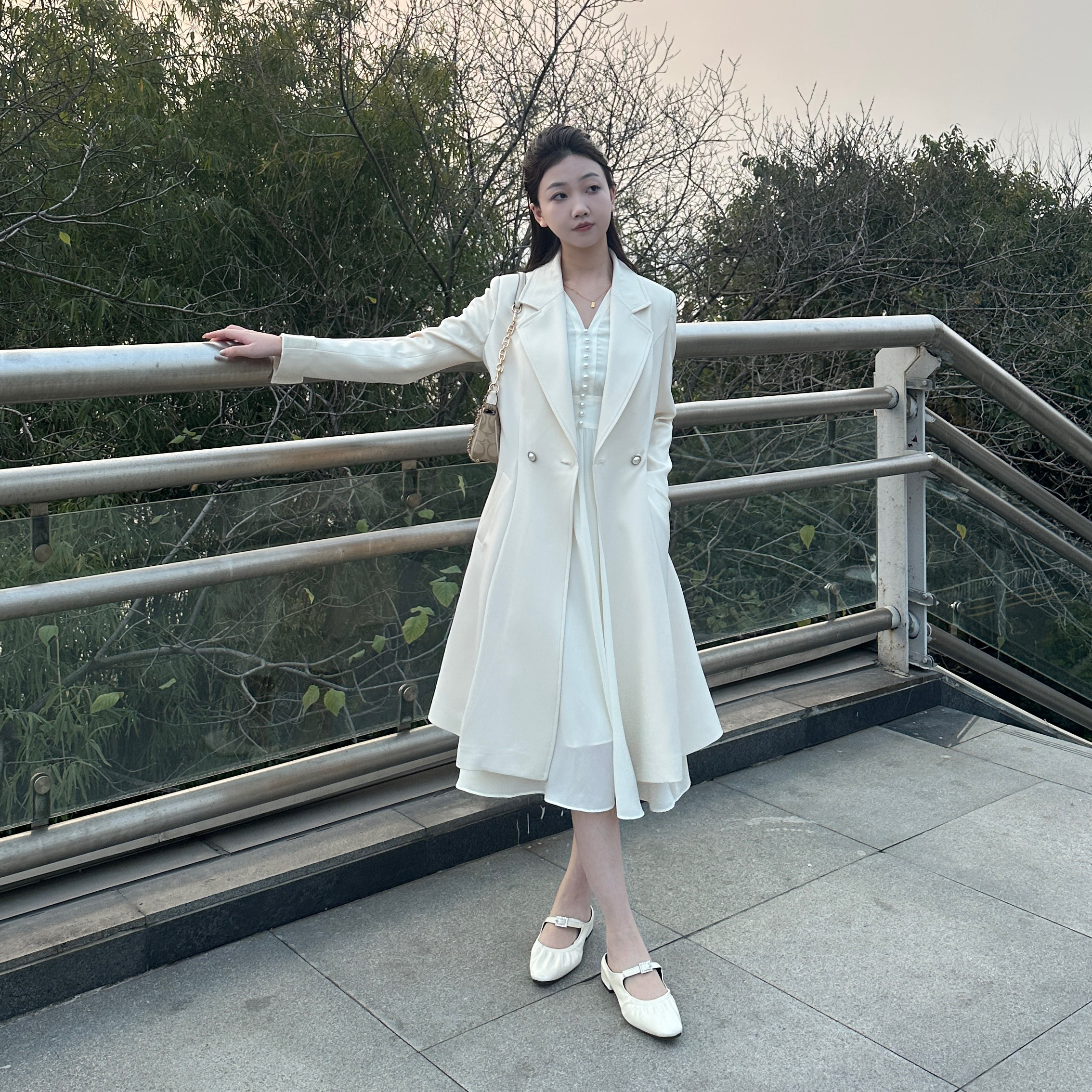 【舞茶小调】琳琳小个子米色长袖风衣外套设计感气质修身百搭