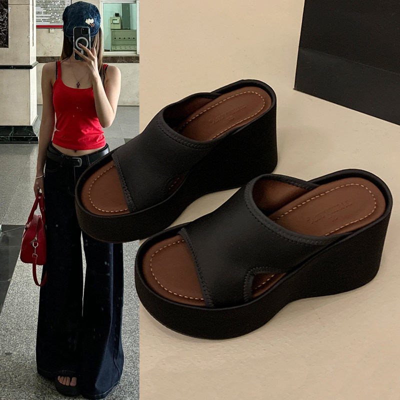 小个子厚底增高一字拖鞋2026年春夏季新款休闲度假外穿坡跟凉拖女