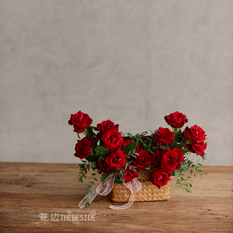 花边红玫瑰生日周年纪念玫瑰520