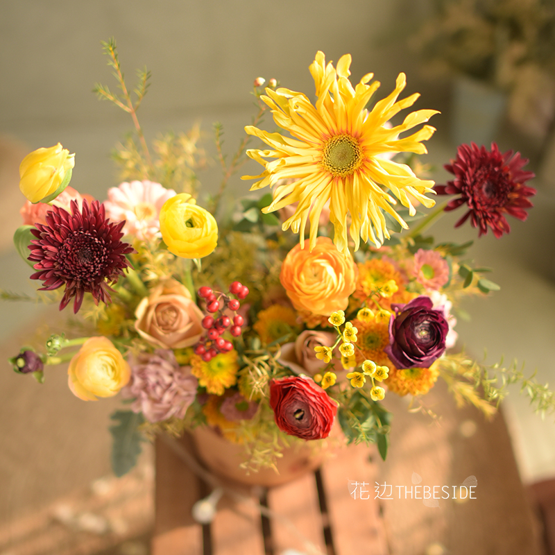 花边THEBESIDE《福气满满》暖黄色系鲜花抱桶 北京新年礼物年宵花