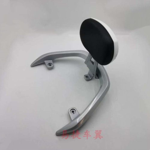 绿佳金箭小精灵Q7后靠背后尾翼