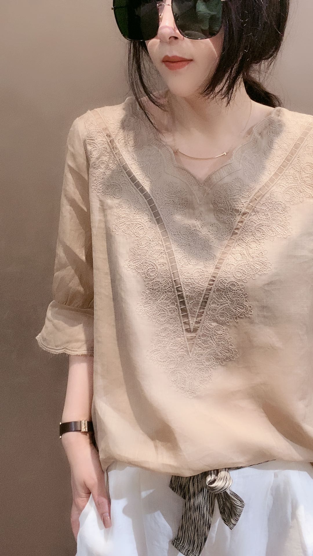 歐貨苎麻蕾絲刺繡V領襯衫女荷葉邊袖2020夏寬松遮肉減齡澤然上衣在類目 女裝/女士精品, 襯衫中 - 來自Buy2taobao.com提供專業的淘寶代購服務