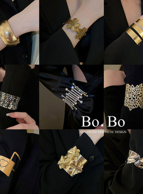 褶皱花朵镂空蛇纹链金属肌理感