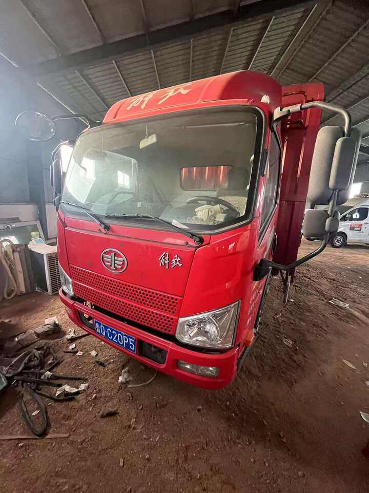 4月2日临沂市鲁QC20P5号解放牌轻型仓栅式货车一辆网络拍卖公告