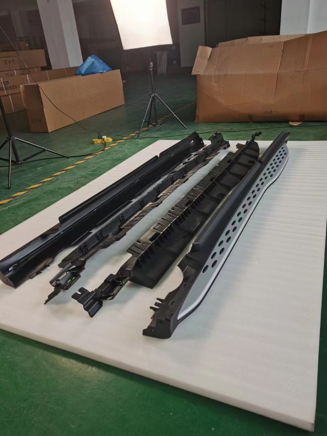 适用于奔驰GLK260 300 GLS400GLC260GL450GLB200GLE320侧脚踏板