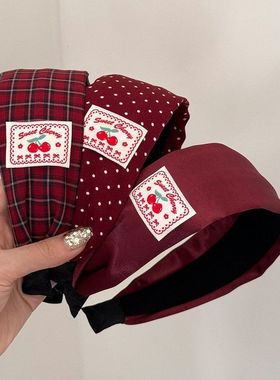 高级感复古红色格纹时尚小众甜美樱桃宽版发箍甜酷少女感外出头箍