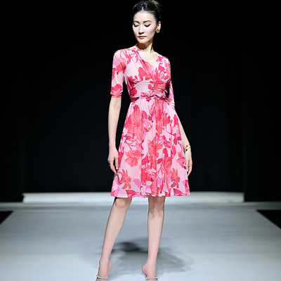 甜美大摆网印花裹身V领连衣裙