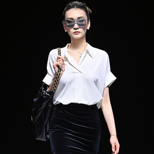 2025秋v领短袖 白衬衣设计感小众休闲套头立体剪裁港味宽松上衣女